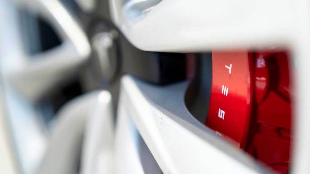 Svizzera. La Tesla Model Y è l'e-car più venduta, ma gli altri marchi recuperano