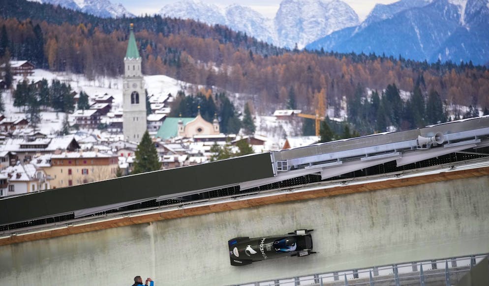 Evento di prova sulla nuova pista di bob a Cortina d'Ampezzo (22 novembre 2025).