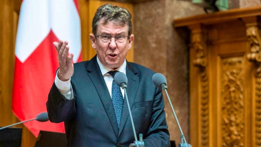 Environment Minister Albert Rösti defends the Federal Council's climate policy in the National Council.