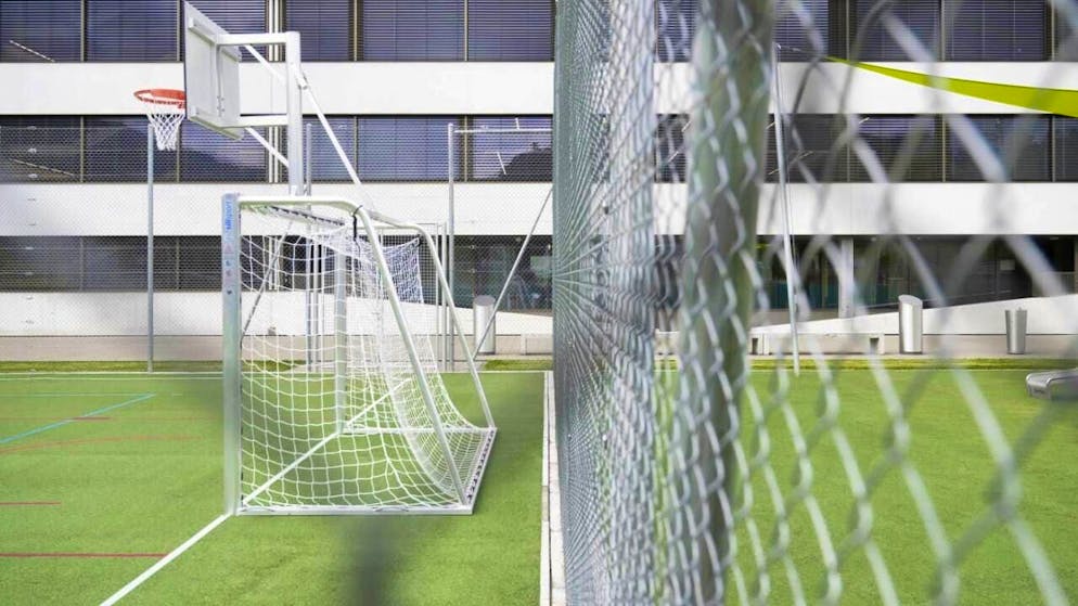 The outdoor area of the new federal asylum center Pasture in Ticino in May 2024. The SEM currently operates over 30 centers with around 8000 accommodation places throughout Switzerland. (archive picture)