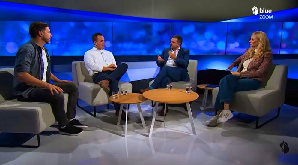 At the online parents' evening, the three experts Michael In Albon, Manuel Burkart and Dieter Studer gave tips on how to deal with internet dangers. The entire program is available online.