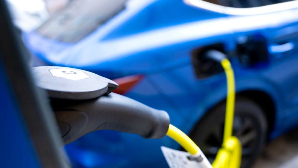 Der Bestand an Elektroautos hat in der Schweiz 2025 zugenommen. Doch laut dem TCS müssen Rahmenbedingungen für "Steckerfahrzeuge" verbessert werden. (Archivbild)
