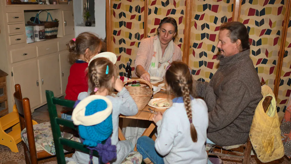 La relazione dei servizi sociali. I fratelli che vivevano nel bosco «han paura della doccia e si cambiavano solo il sabato»