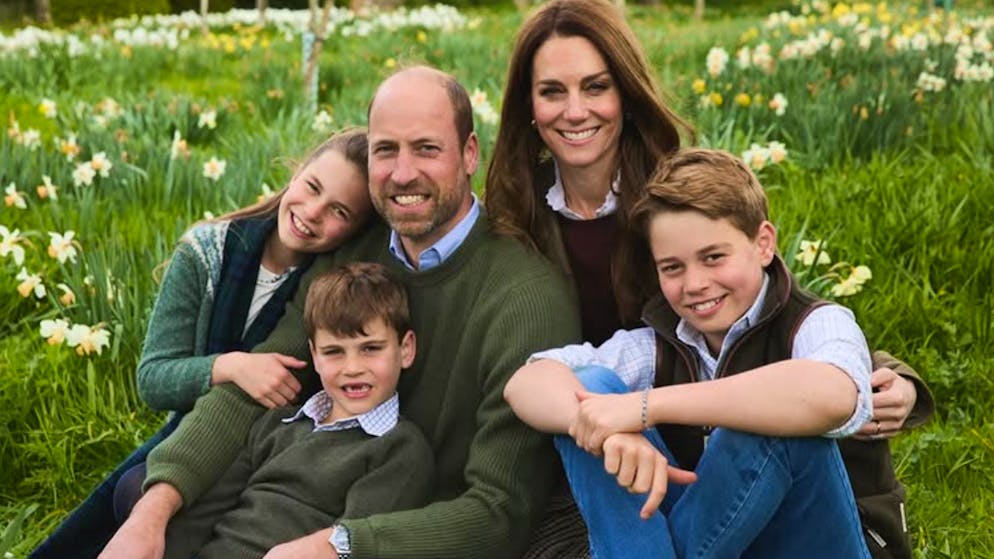 Voeux de Noël fleuris. Ni neige, ni sapin pour les Royals cette année!