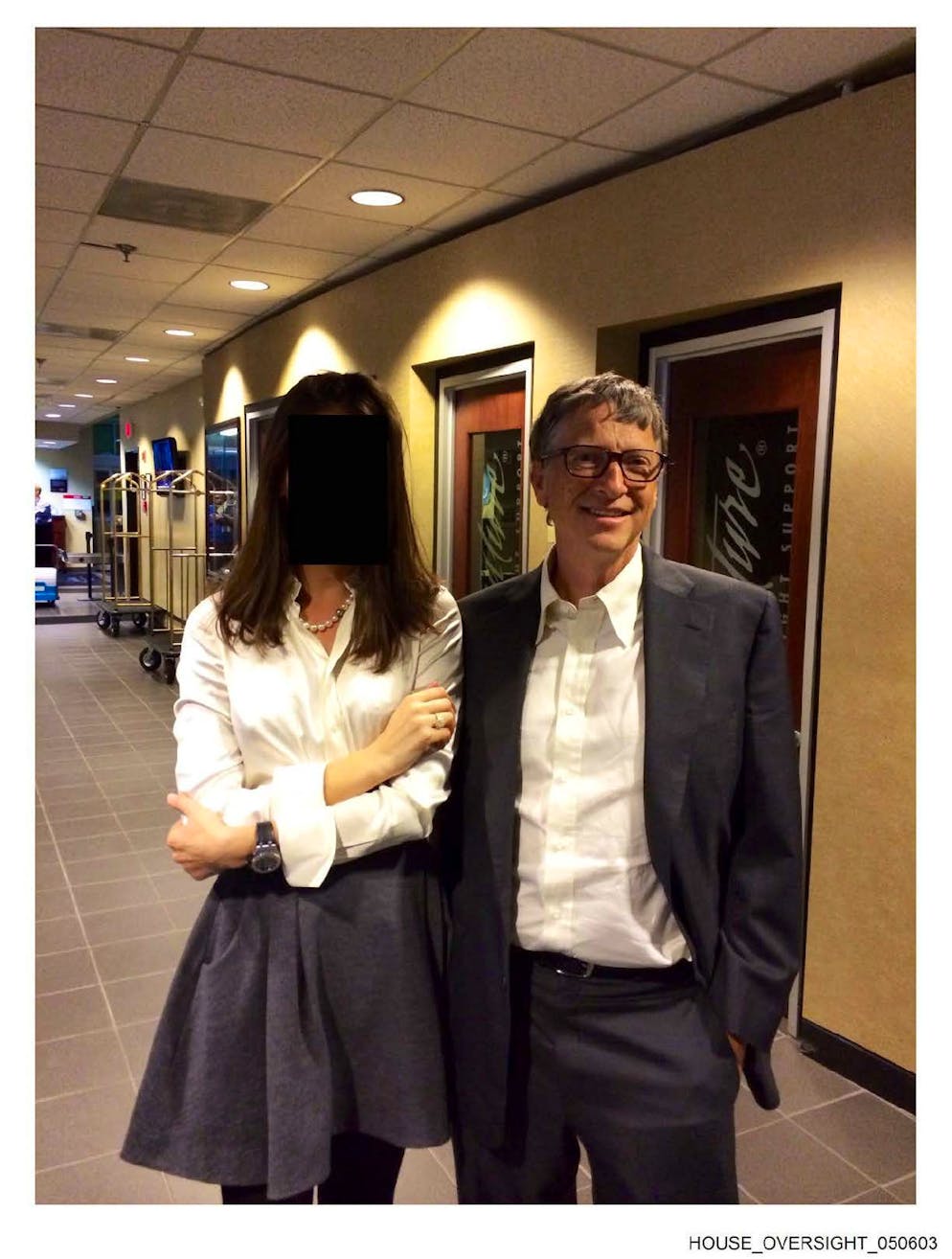 Une photo du PDG de Microsoft, Bill Gates, publiée cette après-midi par le comité. 
