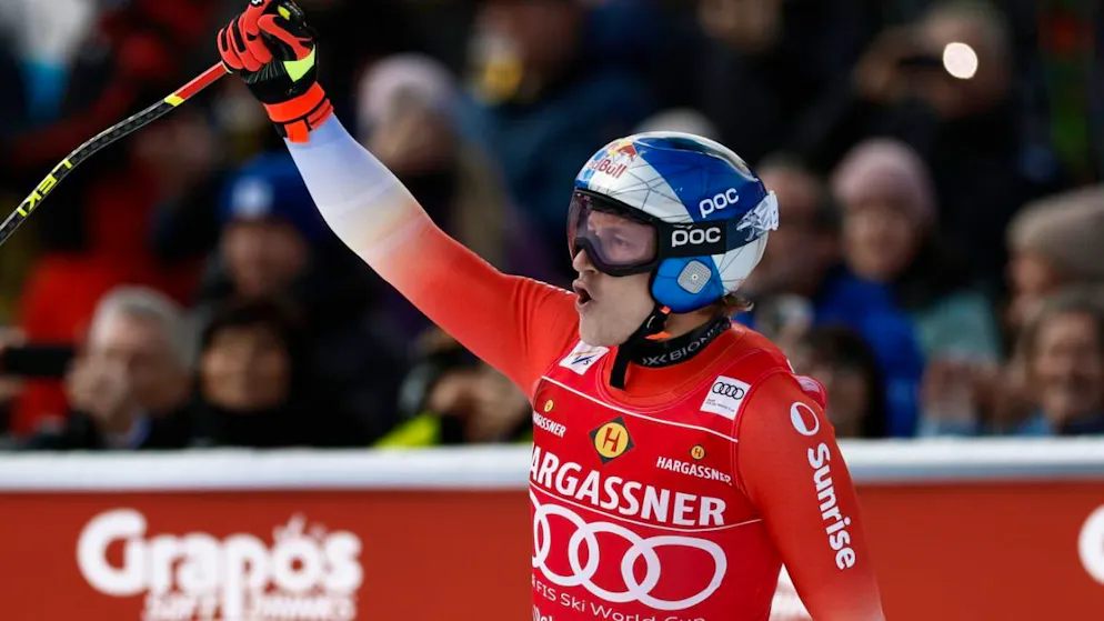 Marco Odermatt jubelt im Ziel von Gröden