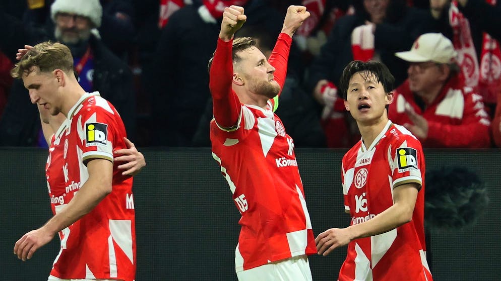Widmer opens the scoring. Urs Fischer leads Mainz into the last 16 of the Conference League