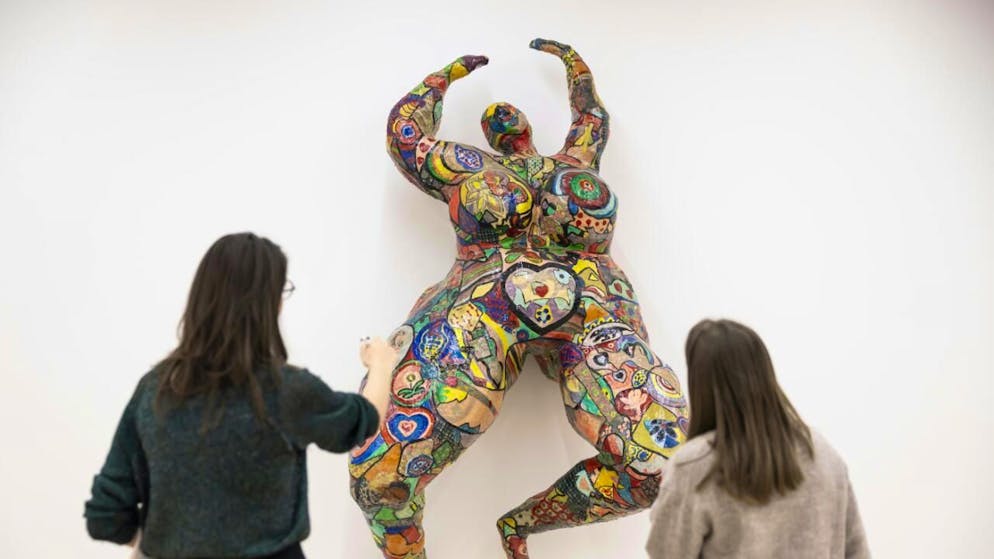 «Racines», la nouvelle exposition de la Fondation Opale à Lens (VS) - Gallery. Des oeuvres telles que "Lili ou Tony" de Niki de Saint-Phalle jalonnent l'itinéraire poétique créé par Garance Primat et Samuel Gross.