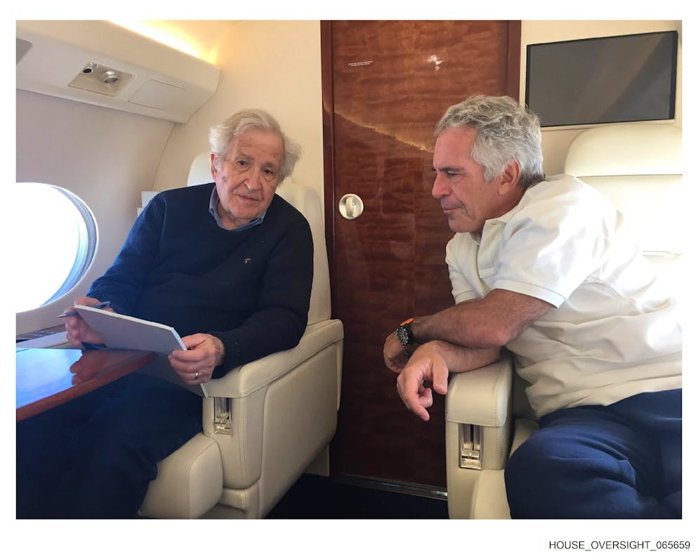 L’intellectuel canadien Noam Chomsky, en compagnie de Jeffrey Epstein.  