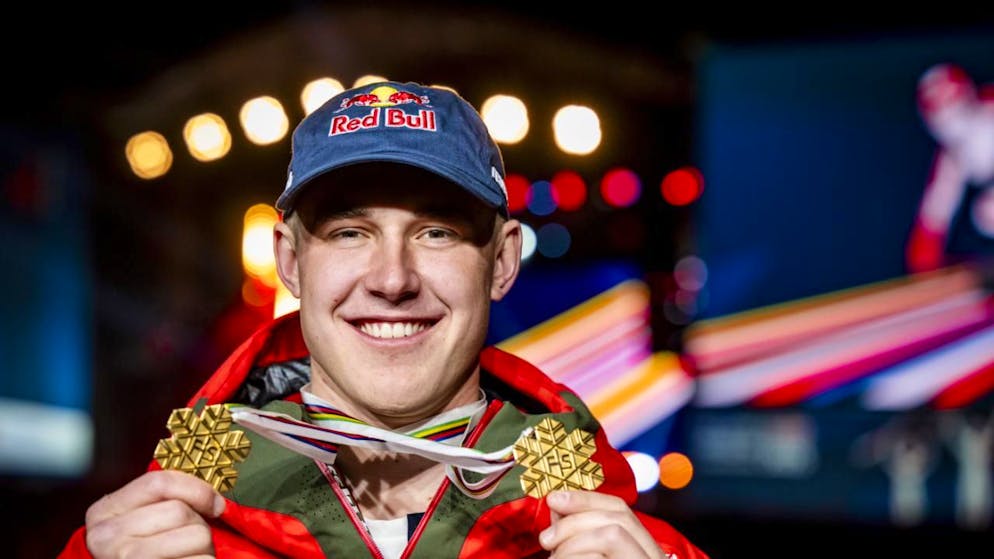 Je ein Quintett fordert die Preisträger von 2024 heraus - Gallery. Franjo von Allmen strahlt als Weltmeister in der Abfahrt und Team-Kombination