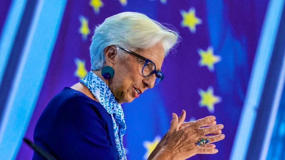 The European Central Bank (ECB) and Director Christine Lagarde are once again not touching the key interest rates at their last meeting of the year. The deposit rate remains at 2 percent.(archive image)
