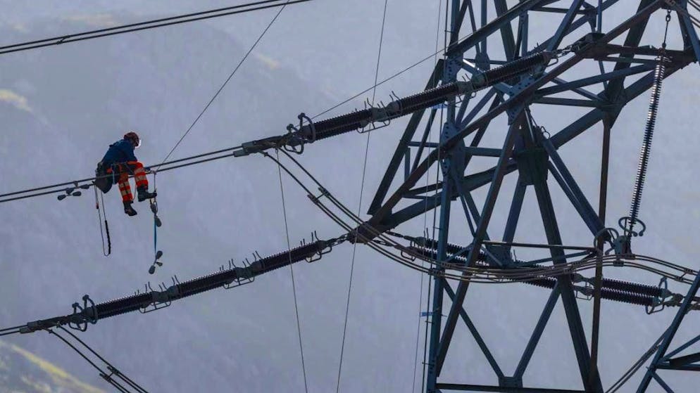 This should be the norm for high-voltage lines: Overhead line of the national grid company Swissgrid on the Gotthard Pass this summer. (archive picture)
