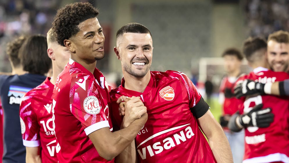 Ethan Meichtry (à gauche) réussit une excellente saison avec Thoune.