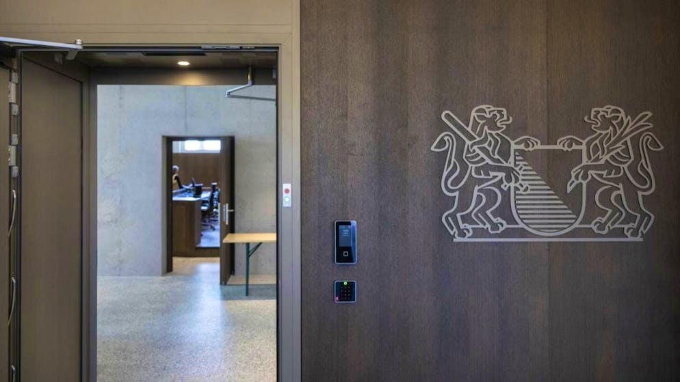 A Ukrainian mercenary was due to stand trial in Meilen ZH on Thursday. He stayed away from the trial. (symbolic image)