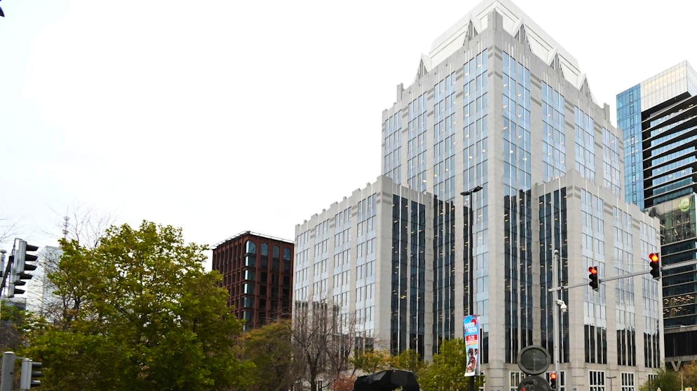 Wie der EU-Kompromiss zum russischen Vermögen aussieht - Gallery. Belgien fürchtete um die Existenz von Euroclear. Bei dem sogenannten Zentralverwahrer wurden nach Sanktionsentscheidungen der Europäischen Union Vermögenswerte der russischen Zentralbank im dreistelligen Milliardenwert immobilisiert. (Archivbild)