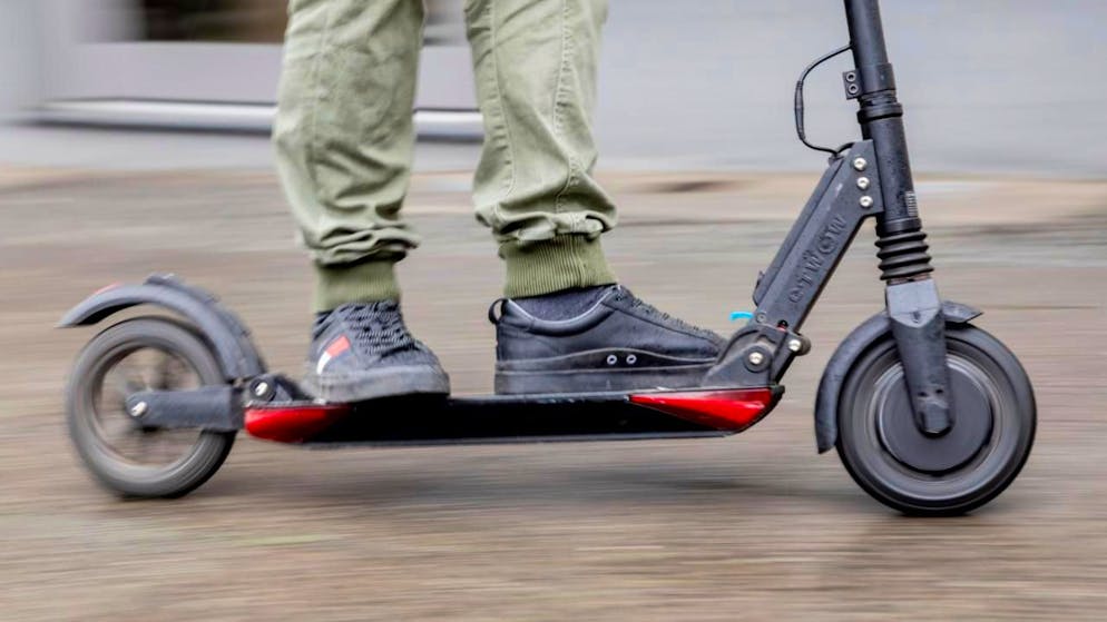 Cause da stabilire. Cade con il monopattino elettrico a Breganzona, uomo in pericolo di morte