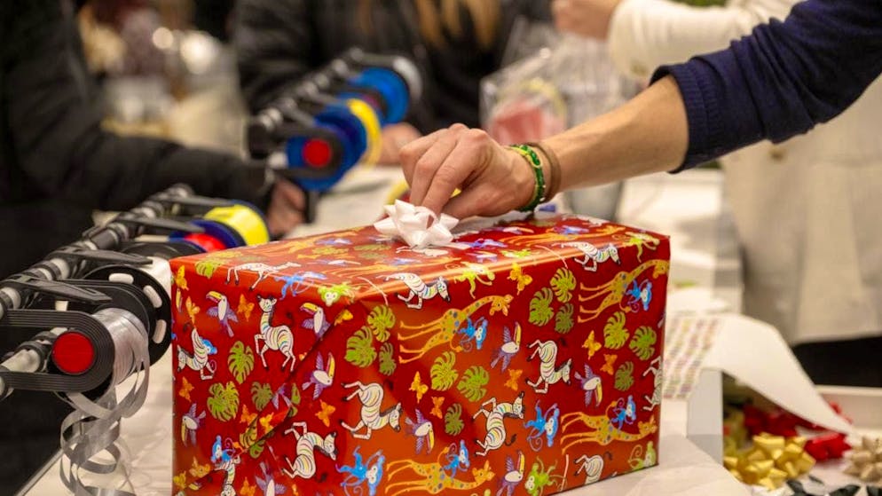 Things are looking bleak for Christmas presents: Germans are holding on to their money like never before since the financial crisis. The consumer climate is at rock bottom. (archive picture)