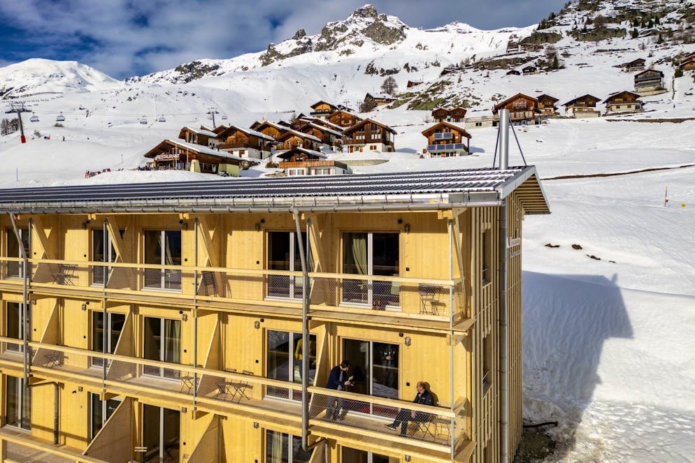 Neues Hotel Momentum in Blatten. Etwas mehr als sechs Monate nach der Blatten-Katastrophe öffnete das Hotel «Momentum» im Dezember 2025 seine Pforten.