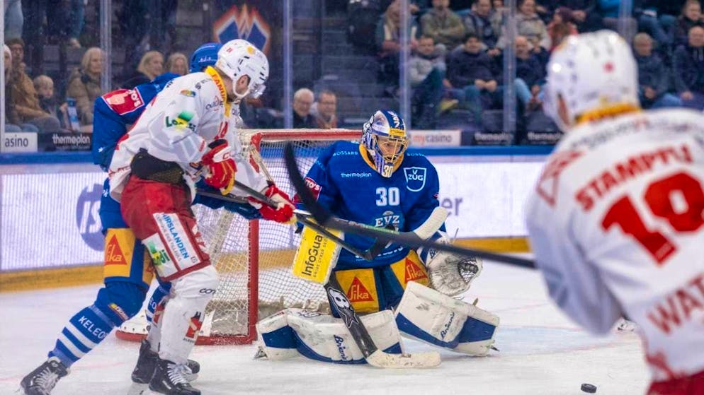 Lausanne with sixth win in a row - Gallery. Zug goalie Leonardo Genoni always had the overview against Biel