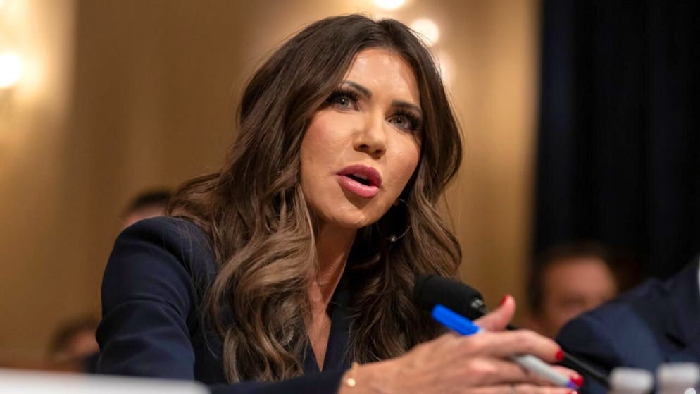 La responsabile della sicurezza interna degli Stati Uniti  Kristi Noem (foto d'archivio)