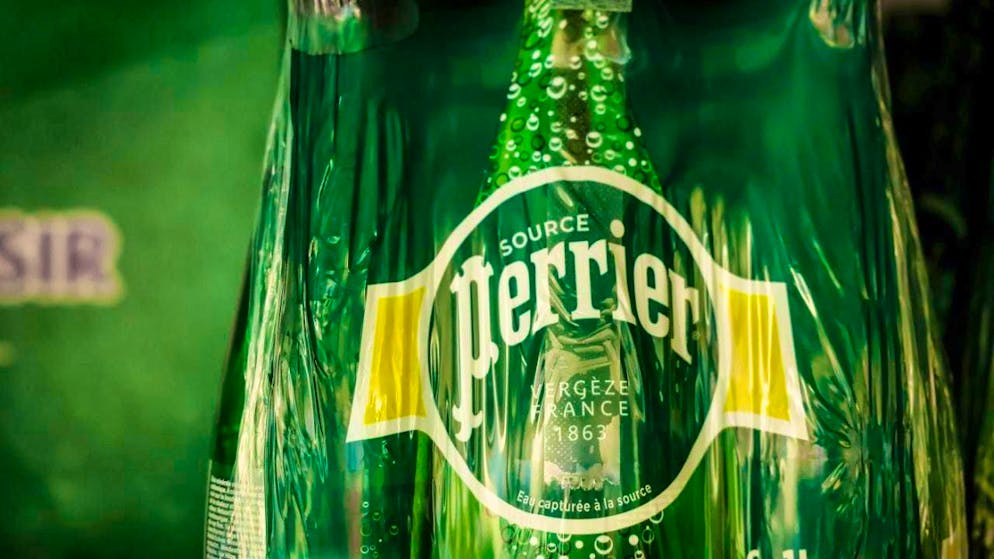Nestlé may continue to produce natural mineral water at its Perrier plant in the south of France. The prefect of the Gard department has approved a corresponding application from Nestlé Waters. (archive picture)