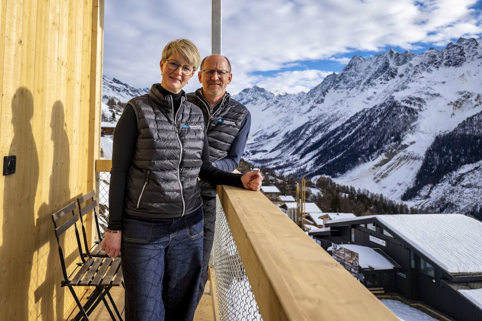 Neues Hotel Momentum in Blatten. Die Hoteliers Esther und Lukas Kalbermatten schwärmen: «Es ist mehr als ein Bauprojekt».