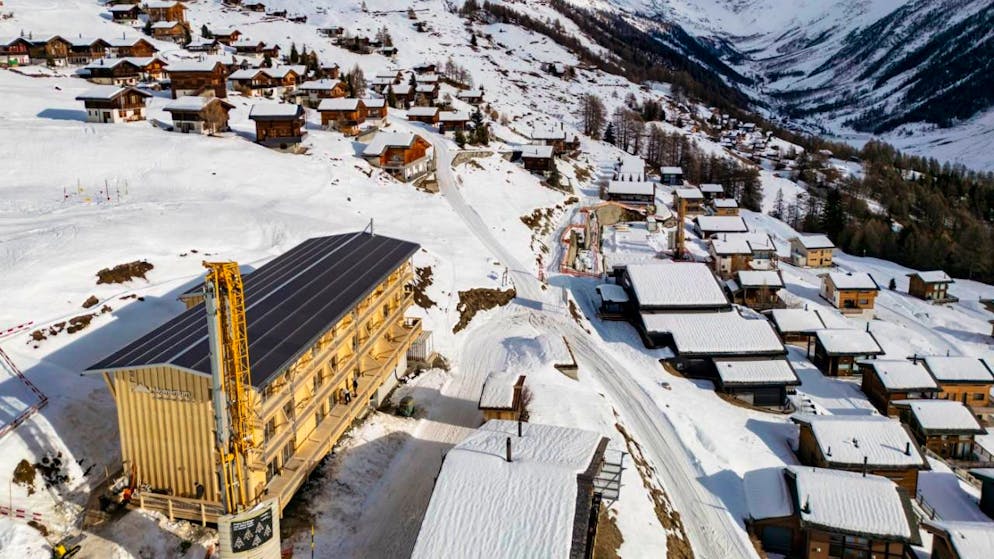 A quasi 7 mesi dalla frana. Apre nei pressi di Blatten un hotel temporaneo, simbolo della rinascita