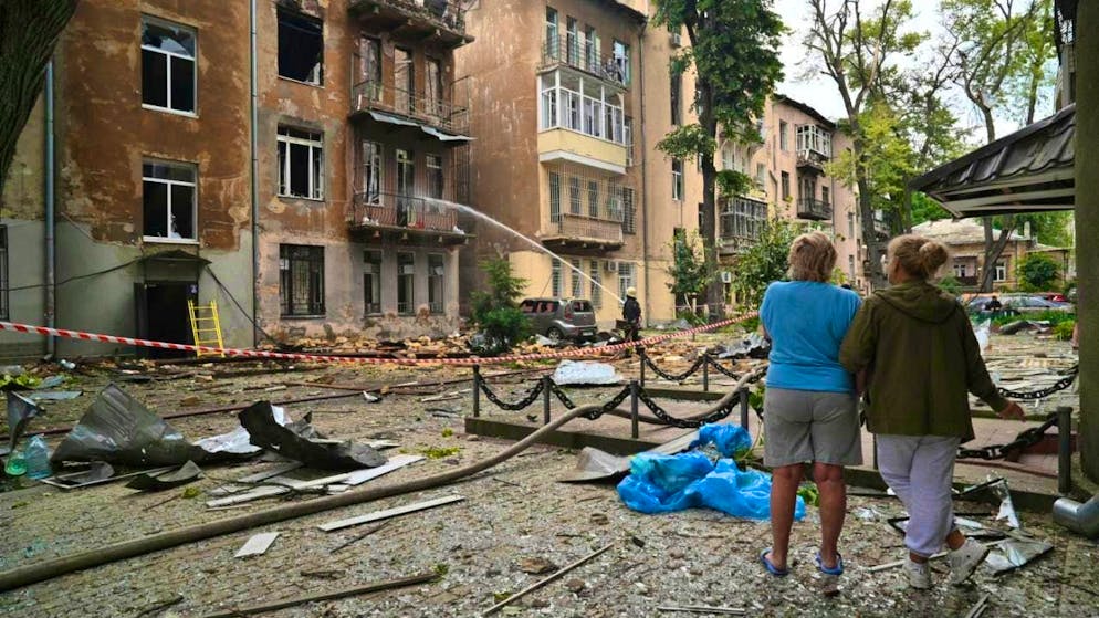 ARCHIVE - Firefighting operations after an attack in Odessa in the summer of 2025. Photo: Michael Shtekel/AP/dpa/Archive image