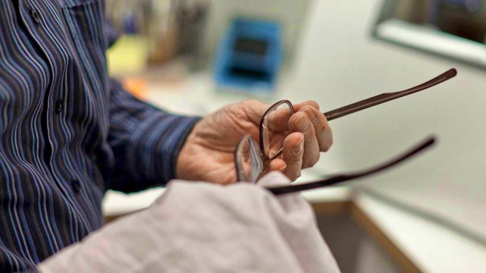 Almost nobody can avoid reading aids in old age: in the 55-74 age group, 89 percent wear glasses or contact lenses. (archive image)