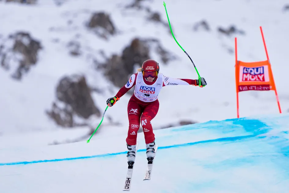 Hütter in the lead ++ Goggia has a scare ++ How are the Swiss women doing?