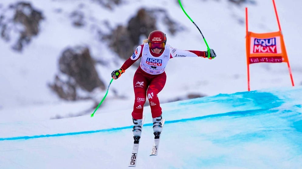Cornelia Hütter wins the downhill in Val d'Isère.