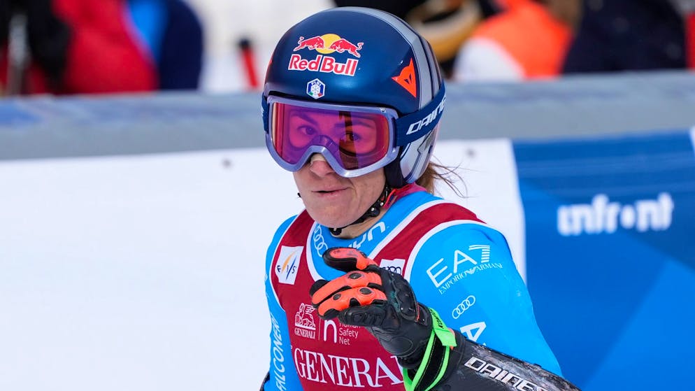 Sofia Goggia weist die Konkurrenz im Super-G von Val d'Isère in die Schranken.