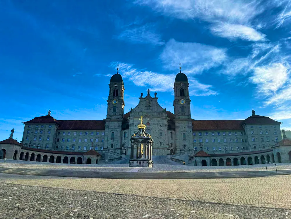 Abbaye d'Einsiedeln - L'église de la confession. Le monastère baroque d'Einsiedeln a été construit à partir de 1704. Frère Caspar Moosbrugger a été chargé de la planification.