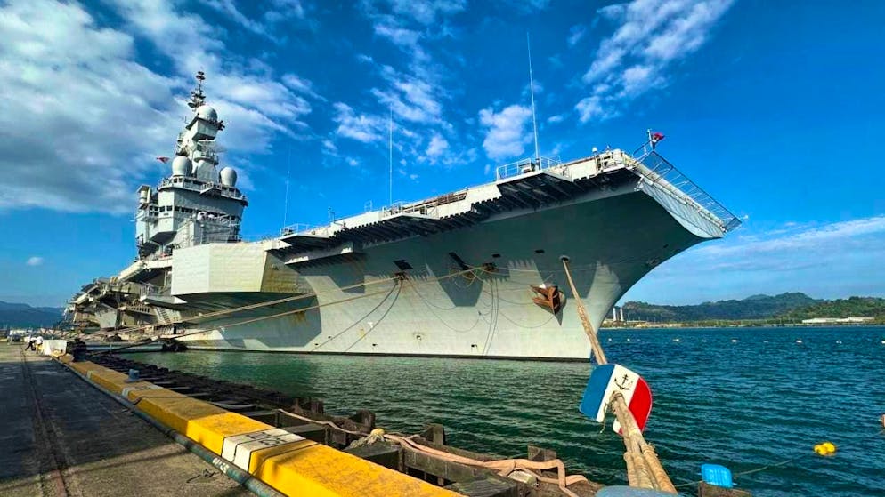ARCHIVE - The French aircraft carrier Charles de Gaulle docks in the port of Subic Bay, a former US naval base northwest of Manila, Philippines, Sunday, Feb. 23, 2025. Photo: Joeal Calupitan/AP/dpa/Archive