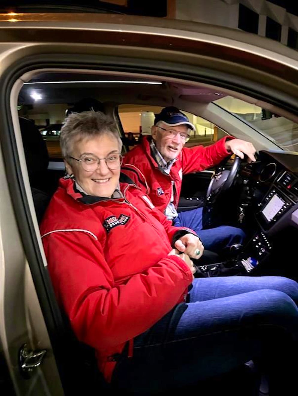 Unterwegs mit Nez Rouge der Sektion Luzern. Helden der Nacht: Barbara und Charles fahren freiwillig Gäste sicher nach Hause.