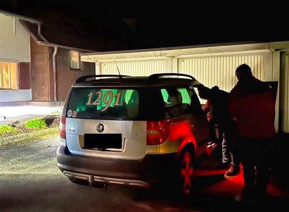 On the road with Nez Rouge of the Lucerne section. Customer Dani is grateful for the safe ride and thanks her with a donation.