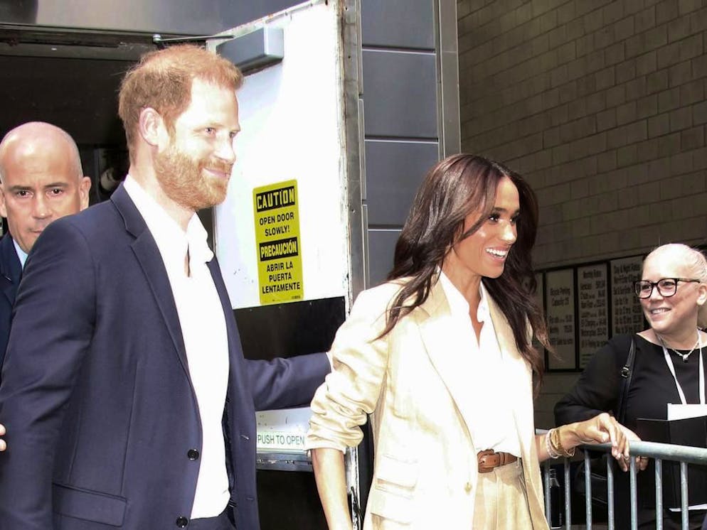 Le duc et la duchesse de Sussex ont, après le prince et la princesse de Galles, publié une photo en guise de carte de voeux sur Instagram. Certains commentateurs ne sont pas les loin de les traiter de copieurs...