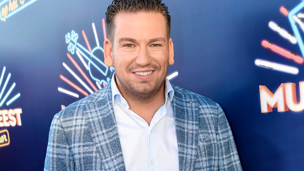 Albtraum vor Weihnachtsferien. Dieb klaut BMW von Sänger – seine Kinder sitzen noch im Auto