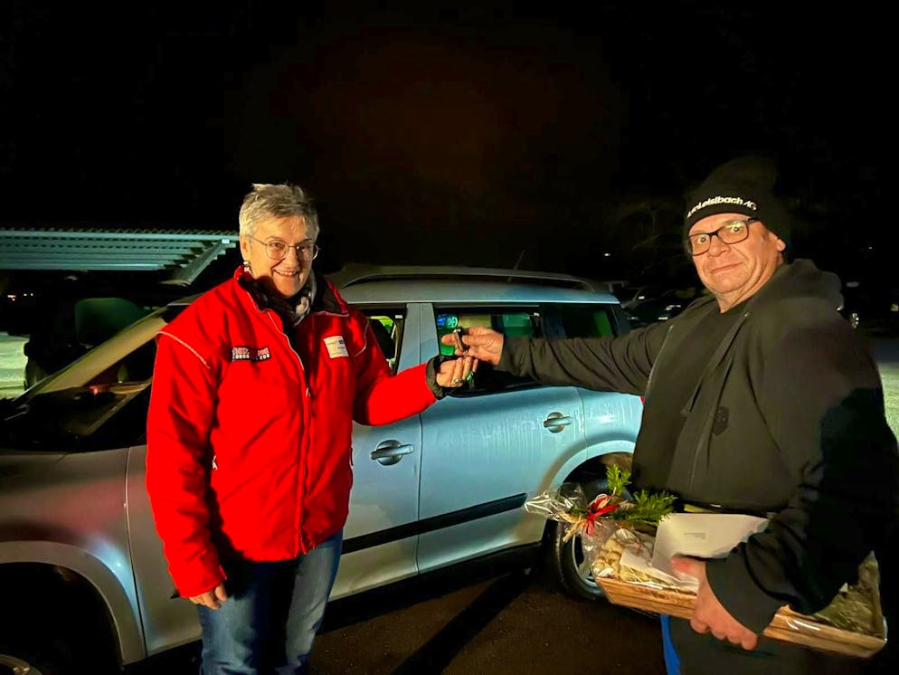 On the road with Nez Rouge of the Lucerne section. ... customer Dani is using the Nez Rouge transport service for the first time. He has a company party and wants to get home safely.