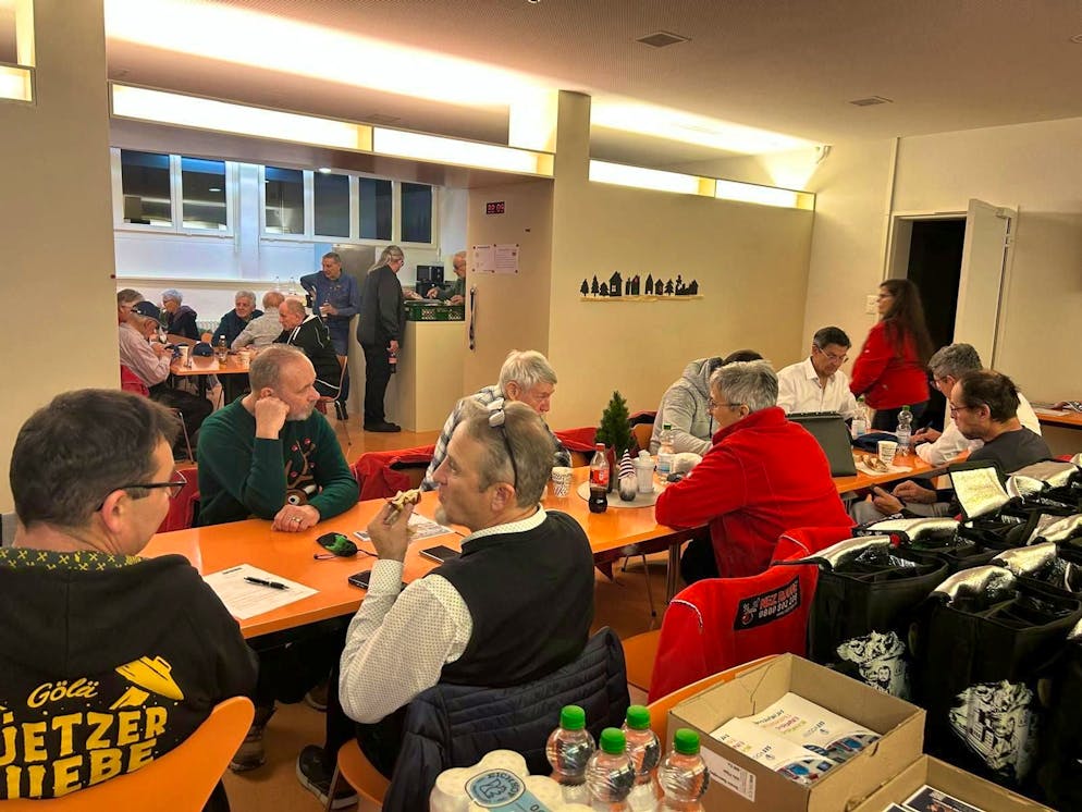 On the road with Nez Rouge of the Lucerne section. The volunteer drivers are waiting for their assignments at the Kriens road traffic office near Lucerne.