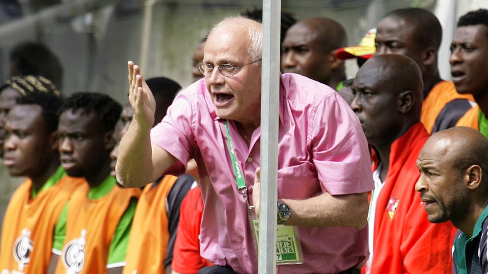 In Ruanda begann Pfisters Abenteuer. Danach coachte er unter anderem in Sengeal, Burkina Faso, in der Elfenbeinküste, Ghana oder – wie hier im Bild an der WM 2006 – Togo.