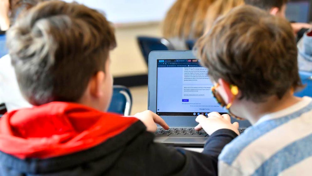 Intelligenza artificiale e minori: un rapporto che solleva preoccupazioni. (immagine d'illustrazione)