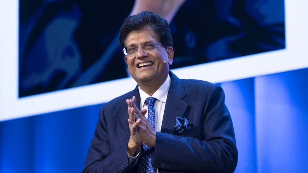 L'India - nella foto il ministro del commercio Piyush Goyal - si apre maggiormente al mondo.