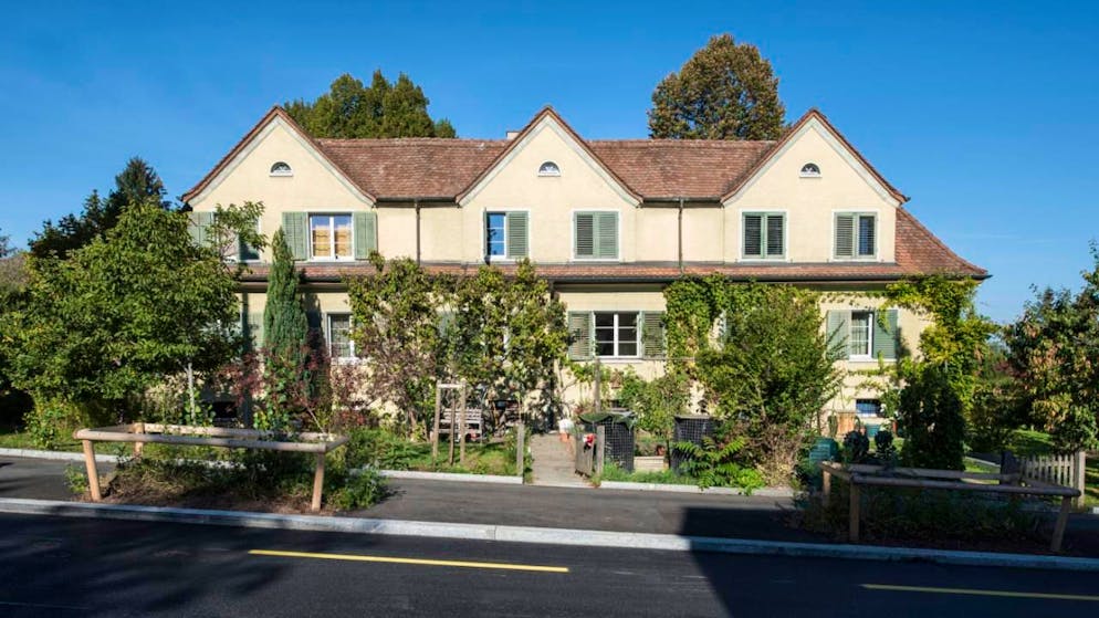 Dopo una certa età vivere in casa propria può essere difficile, malgrado un patrimonio milionario.