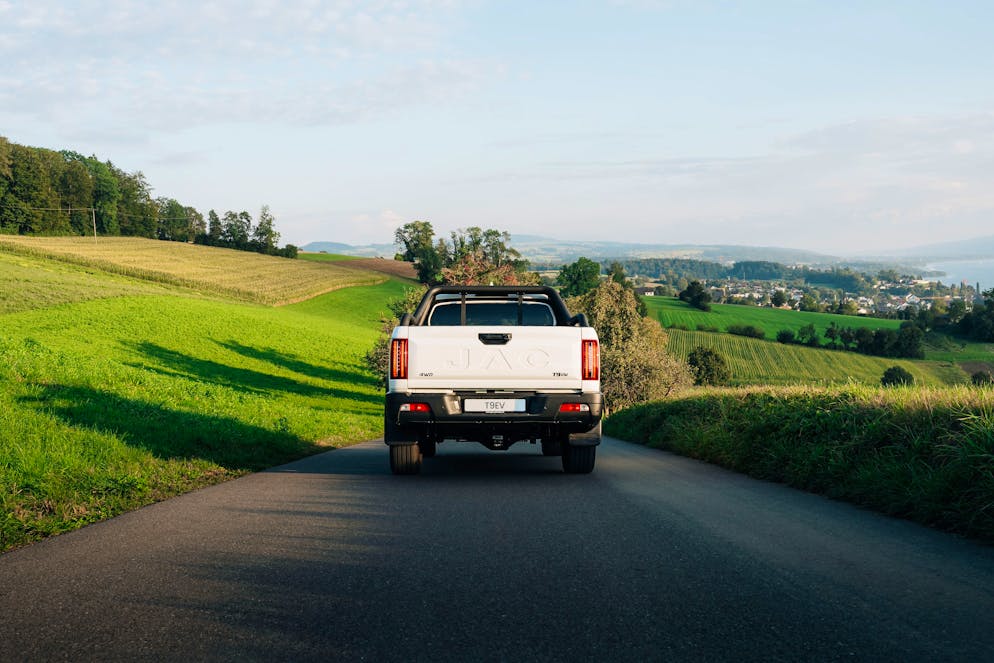 Für die Ladefläche gibt es gegen Aufpreis auch eine Abdeckung.