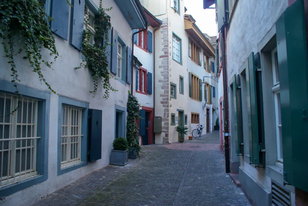 Dans leur analyse menée sur 500 biens immobiliers achetées en l'an 2000 en Suisse romande et outre Sarine, les experts de Moneypark montrent que la valeur moyenne est passée de 730'000 francs à 1,42 million.