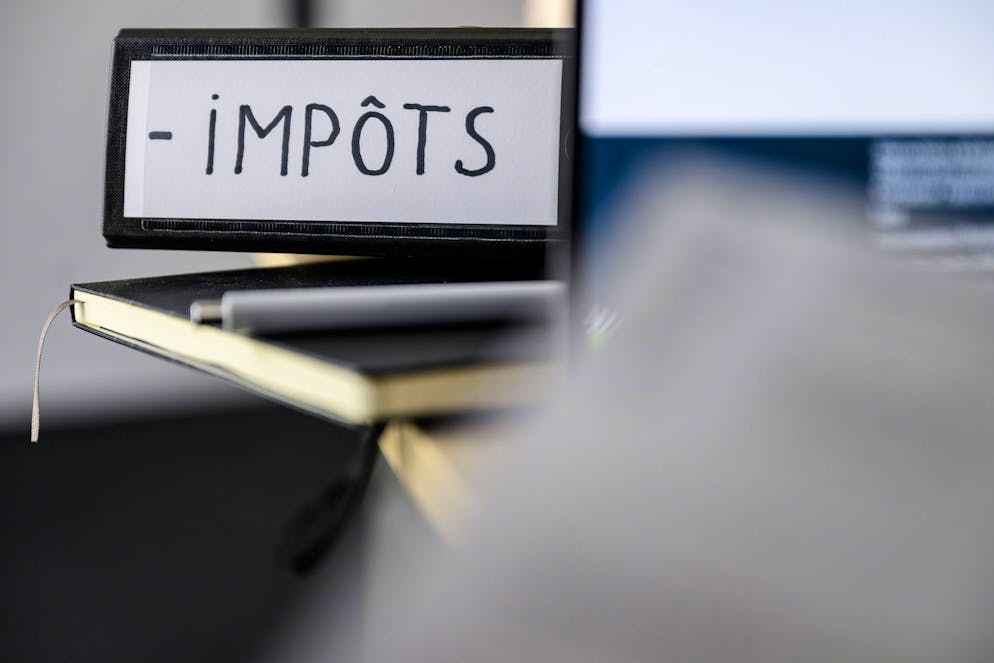 Aucun canton n'impose actuellement ses contribuables suisses à la source. Seuls les étrangers ne disposant pas de permis C d'établissement sont soumis à ce principe.