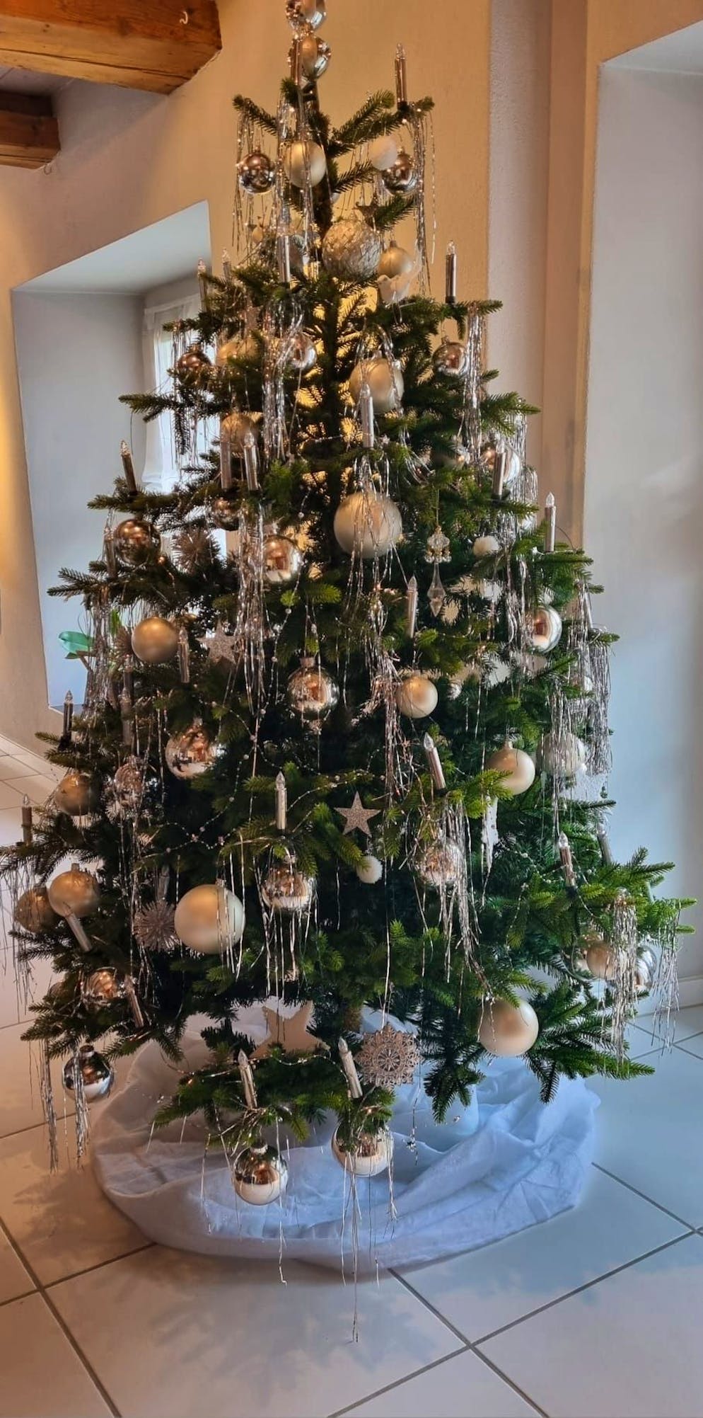 Weihnachtsbäume blue News Leser. «Unser Kitschbaum», schreibt ein Leser zu seiner Kreation in Selzach SO.