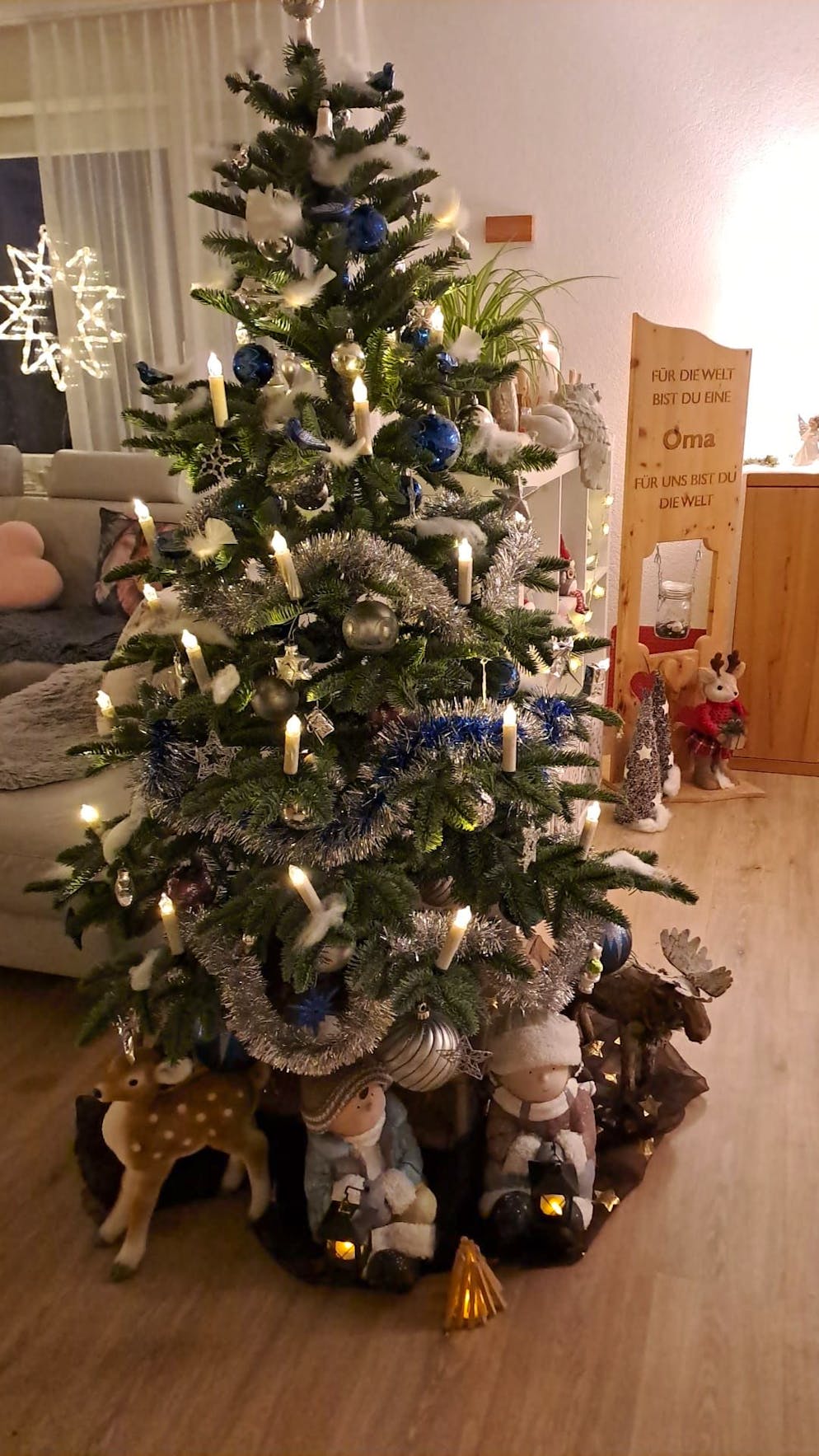 Weihnachtsbäume blue News Leser. Ein reich geschmückter Baum in Eschlikon TG.