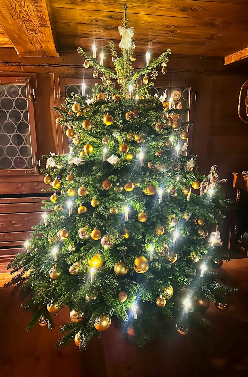 Weihnachtsbäume blue News Leser. Auch im Pfarrhaus in Naters VS ist alles bereit für das Fest.